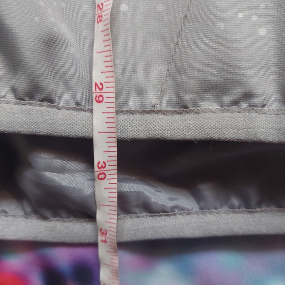 Calgary Flames Reflective Reebok Pull Over Quarter Zip. - Picture 8 of 9